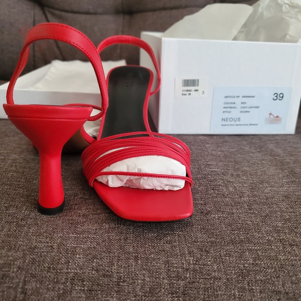 Neous red dilema sandals